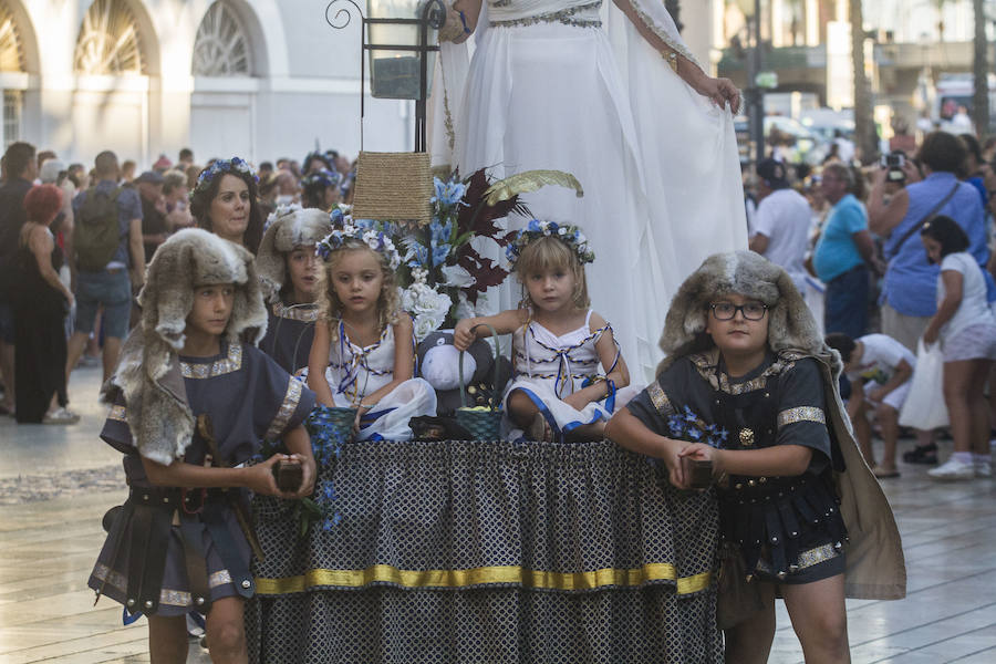 Cuatro mil personas escenifican en tres horas y media la historia de dos pueblos, Roma y Carthago, en un desfile rápido y vistoso