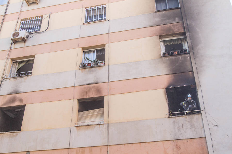 Al parecer, el fuego se habría originado en el apartamento de un hombre con síndrome de Diógenes y un historial de problemas psiquiátricos