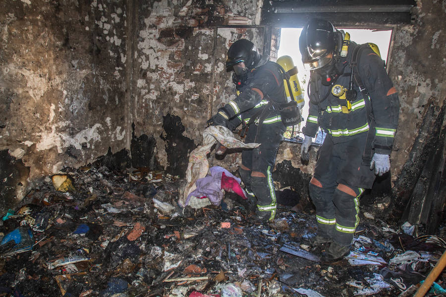 Al parecer, el fuego se habría originado en el apartamento de un hombre con síndrome de Diógenes y un historial de problemas psiquiátricos