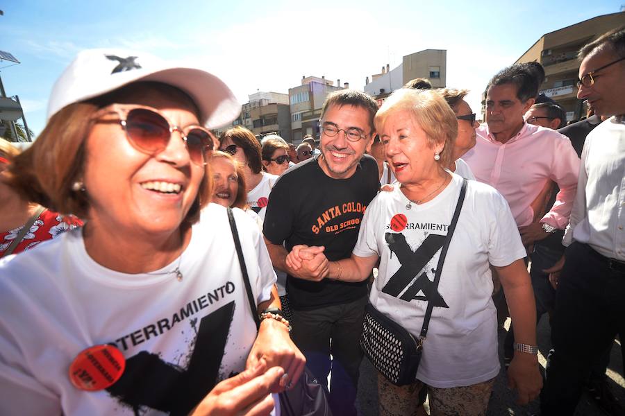 Miles de vecinos y miembros de la Plataforma Pro Soterramiento celebraron ayer una jornada de fiesta para conmemorar el aniversario de las movilizaciones contra la llegada del AVE en superficie