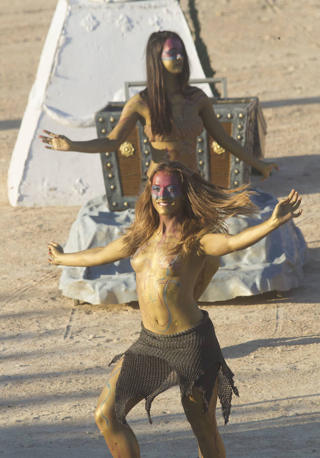 Dos mil personas vibran con las carreras de bigas y las luchas de seis gladiadores, en un acto muy aplaudido