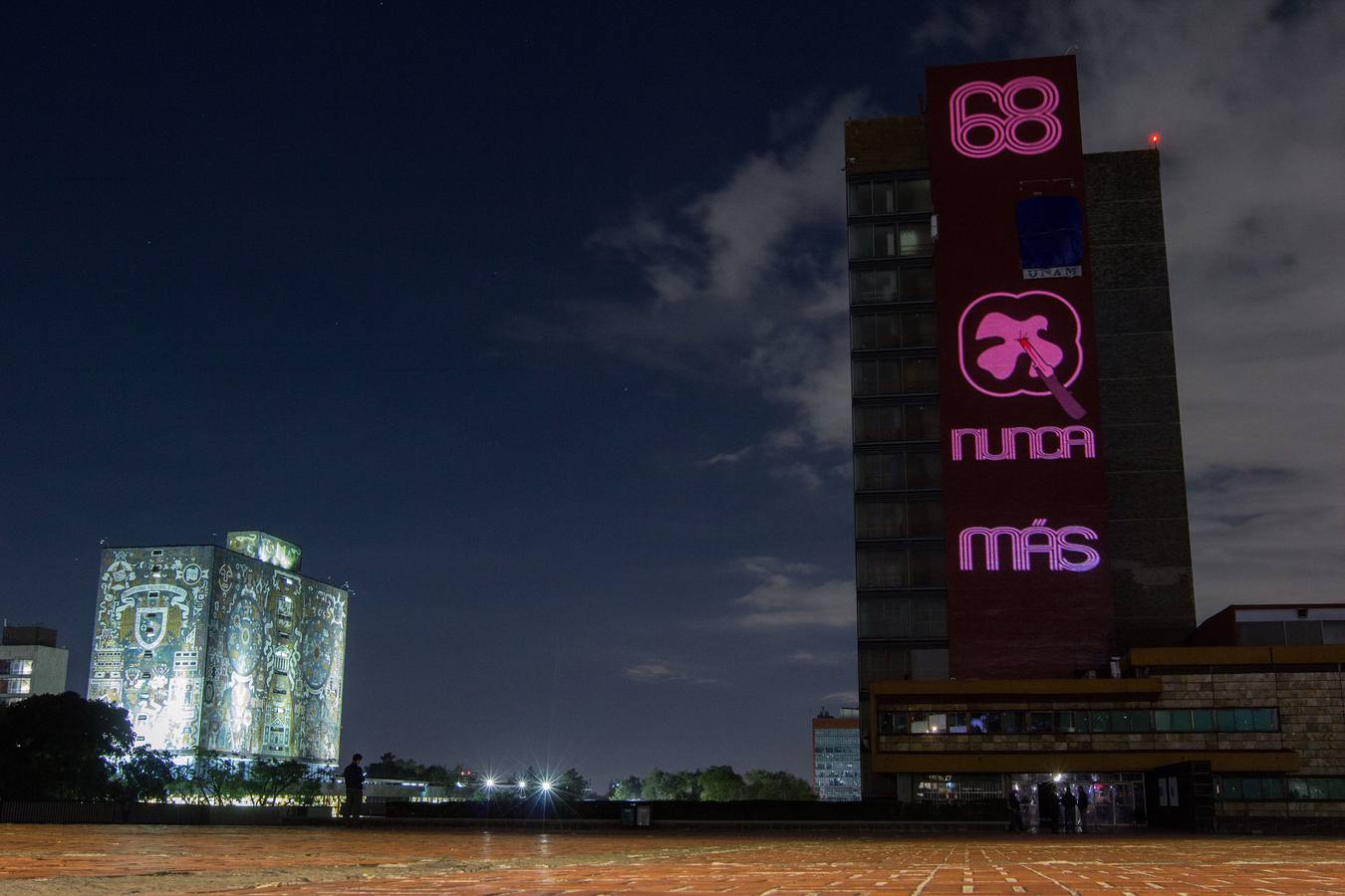 Víctimas de la represión estudiantil de 1968 y estudiantes universitarios se unieron para marchar a lo largo de Ciudad de México y exigir justicia el mismo día en que se cumplen 50 años de la masacre perpetrada por el Ejército mexicano contra un mitin de estudiantes en el barrio de Tlatelolco.