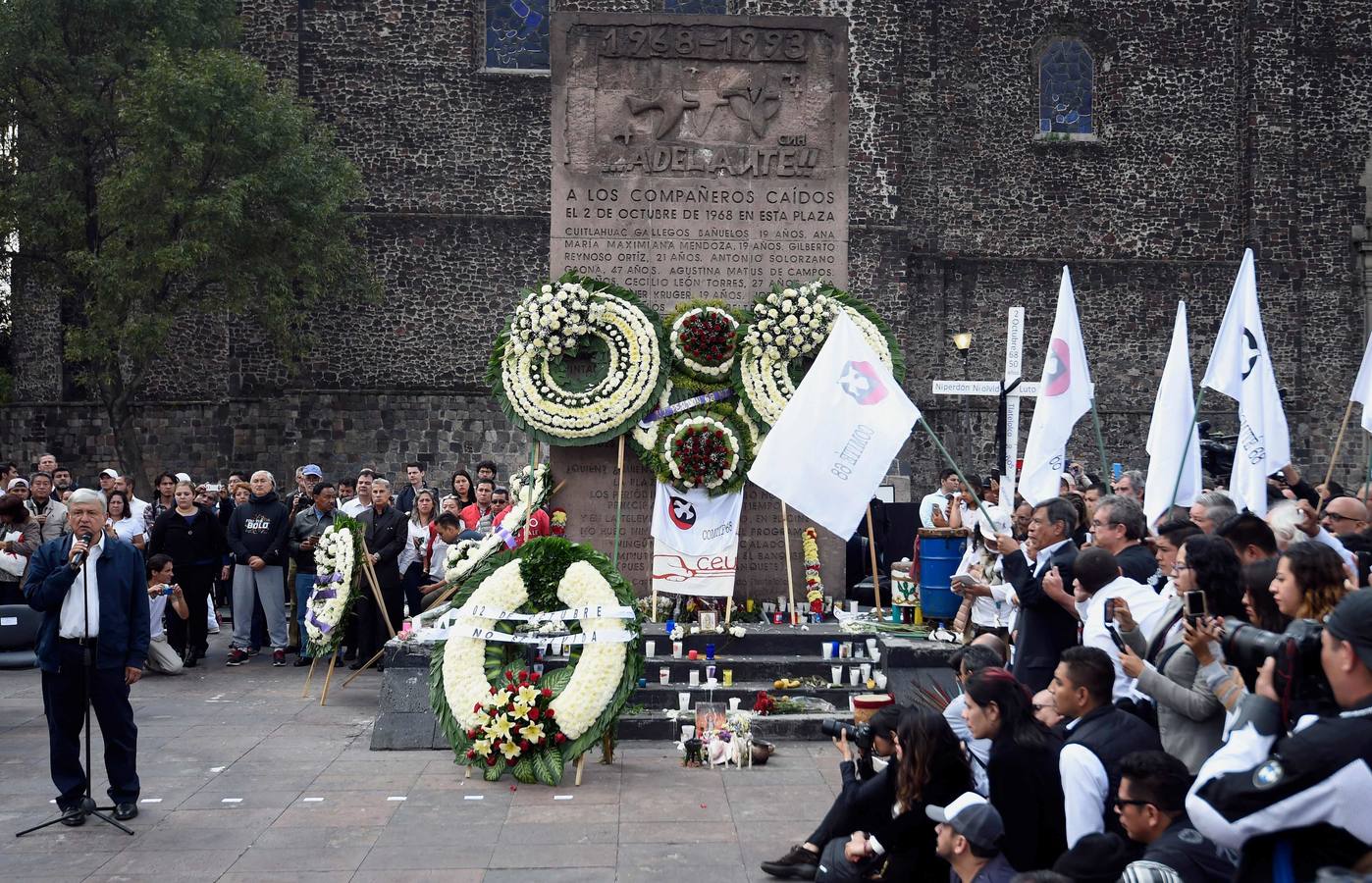 Víctimas de la represión estudiantil de 1968 y estudiantes universitarios se unieron para marchar a lo largo de Ciudad de México y exigir justicia el mismo día en que se cumplen 50 años de la masacre perpetrada por el Ejército mexicano contra un mitin de estudiantes en el barrio de Tlatelolco.