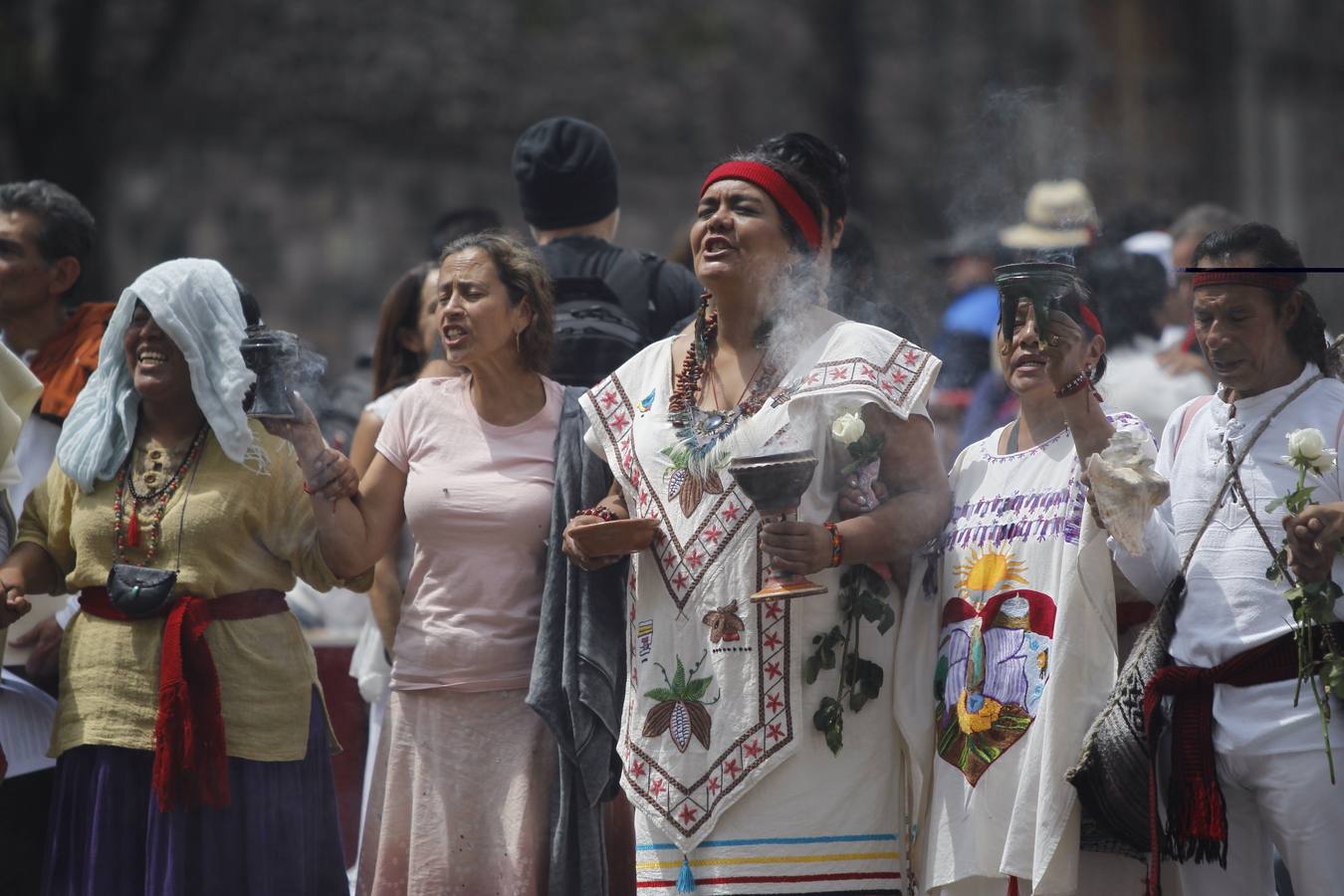 Víctimas de la represión estudiantil de 1968 y estudiantes universitarios se unieron para marchar a lo largo de Ciudad de México y exigir justicia el mismo día en que se cumplen 50 años de la masacre perpetrada por el Ejército mexicano contra un mitin de estudiantes en el barrio de Tlatelolco.
