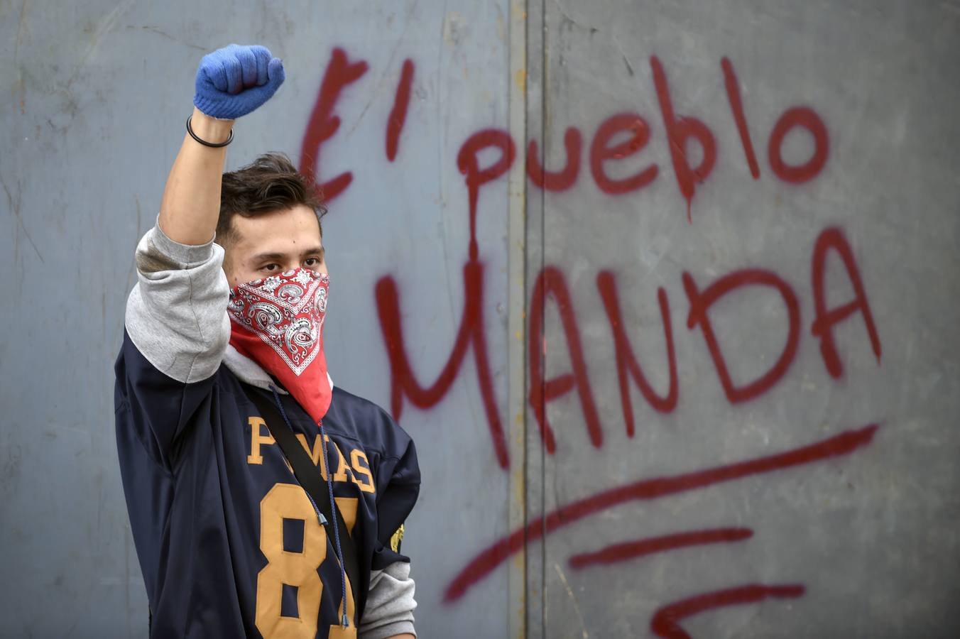 Víctimas de la represión estudiantil de 1968 y estudiantes universitarios se unieron para marchar a lo largo de Ciudad de México y exigir justicia el mismo día en que se cumplen 50 años de la masacre perpetrada por el Ejército mexicano contra un mitin de estudiantes en el barrio de Tlatelolco.