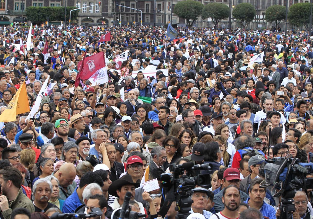 Víctimas de la represión estudiantil de 1968 y estudiantes universitarios se unieron para marchar a lo largo de Ciudad de México y exigir justicia el mismo día en que se cumplen 50 años de la masacre perpetrada por el Ejército mexicano contra un mitin de estudiantes en el barrio de Tlatelolco.