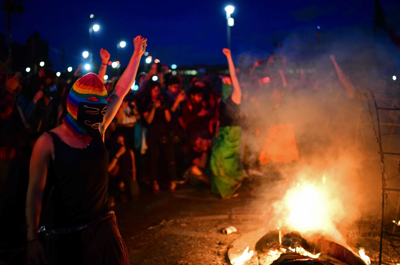 Víctimas de la represión estudiantil de 1968 y estudiantes universitarios se unieron para marchar a lo largo de Ciudad de México y exigir justicia el mismo día en que se cumplen 50 años de la masacre perpetrada por el Ejército mexicano contra un mitin de estudiantes en el barrio de Tlatelolco.