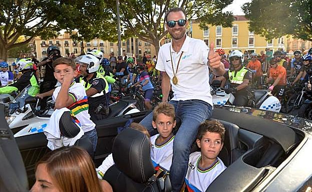 Recibimiento a Alejandro Valverde en Murcia por su victoria en el campeonato del mundo de ciclismo.