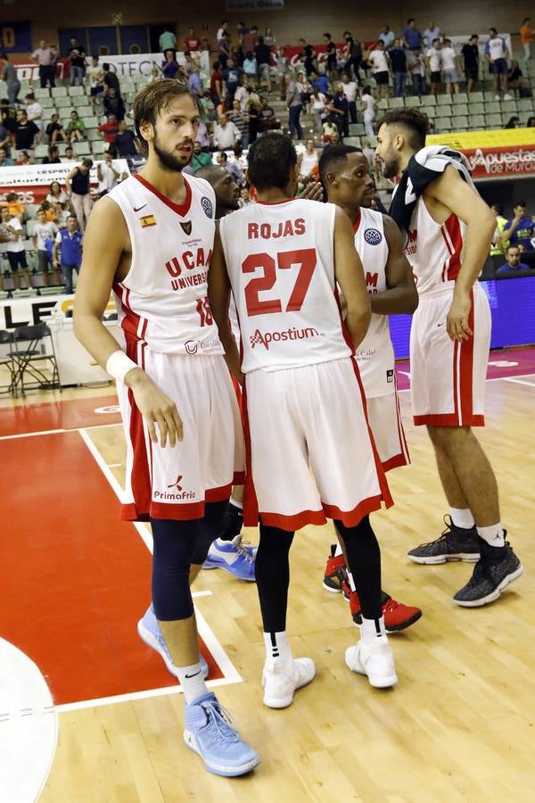 El conjunto universitario pasa la fase previa de la Basketball CL, tras caer en casa frente al Spriou Charleroi por 78-82