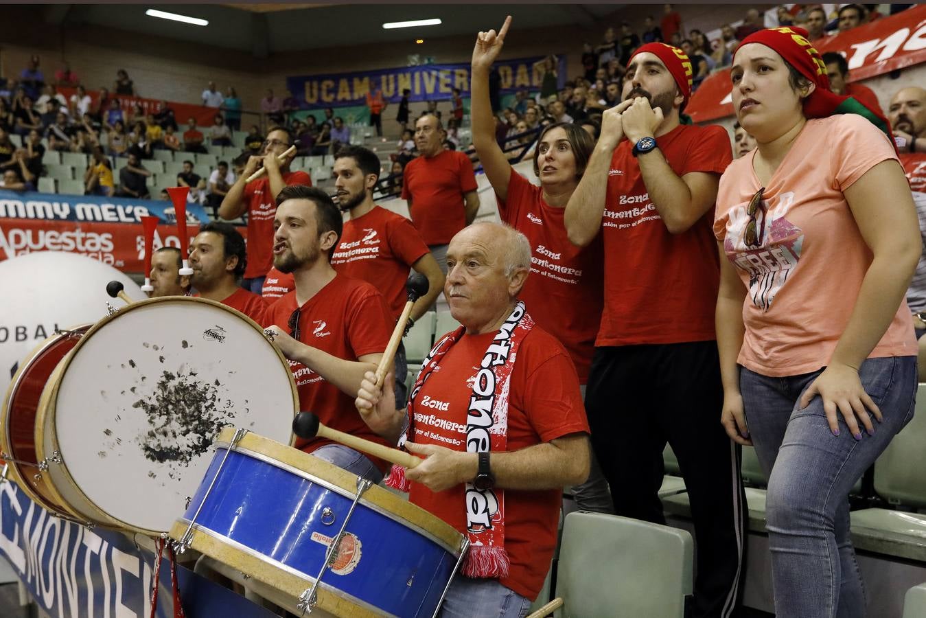 El conjunto universitario pasa la fase previa de la Basketball CL, tras caer en casa frente al Spriou Charleroi por 78-82