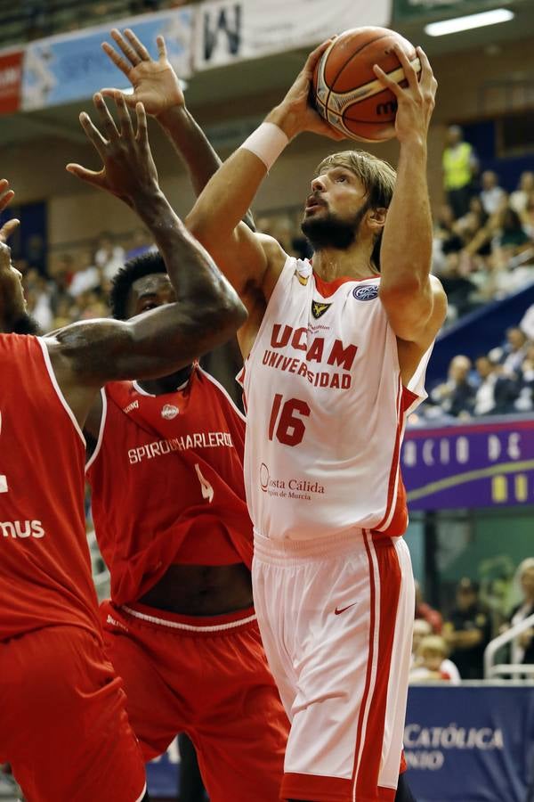 El conjunto universitario pasa la fase previa de la Basketball CL, tras caer en casa frente al Spriou Charleroi por 78-82