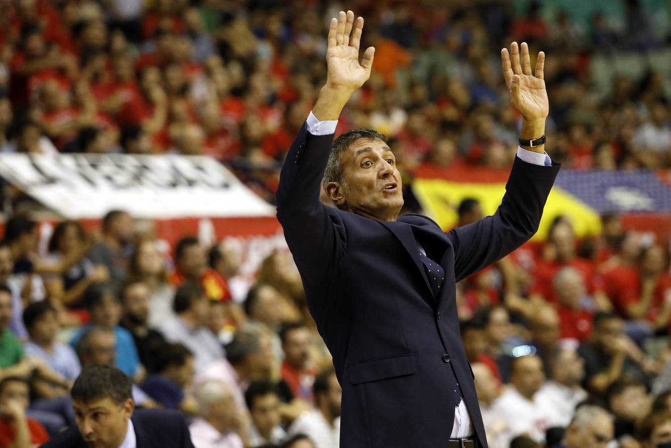 El conjunto universitario pasa la fase previa de la Basketball CL, tras caer en casa frente al Spriou Charleroi por 78-82