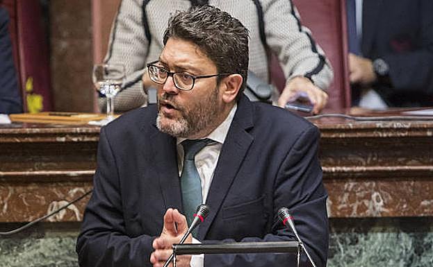 Miguel Sánchez, portavoz regional de Ciudadanos, en el pleno de la Asamblea Regional de este lunes.