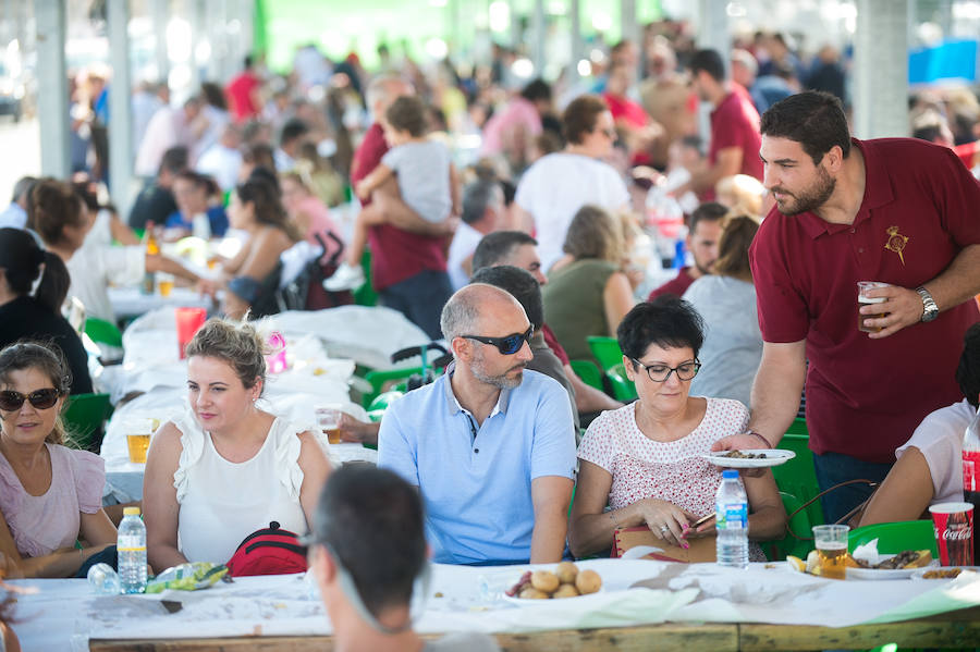 Más de un millar de personas asisten a la jornada de convivencia de la Cofradía en el campus de Espinardo