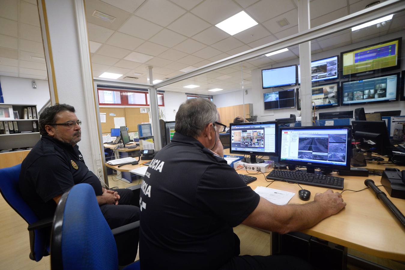 Ya han comenzado a funcionar, en fase de pruebas, las quince videocámaras que controlan el día a día en el barrio del Carmen de Murcia.
