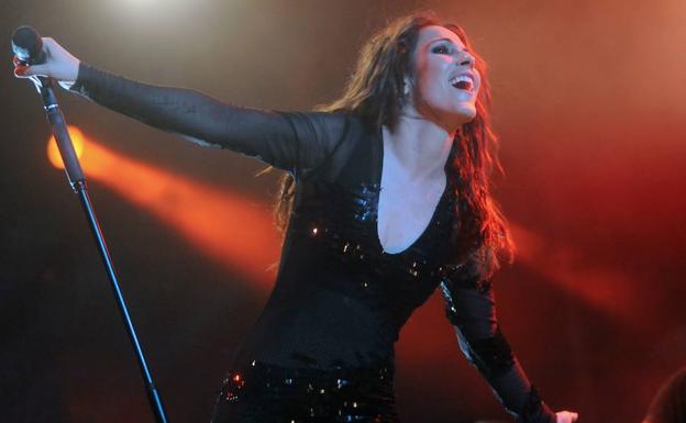 Malú, durante el concierto que ofreció en la plaza de toros de Murcia en junio de 2014.