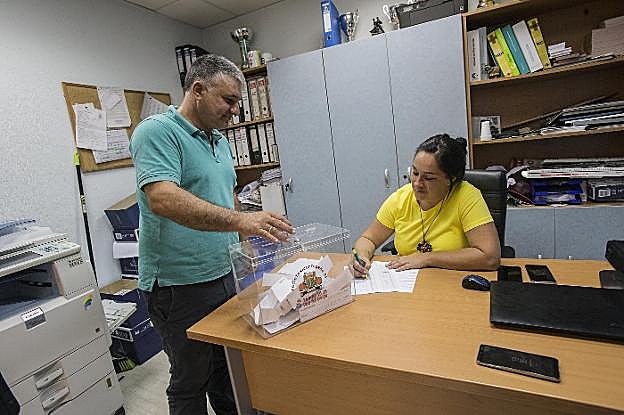 Los taxistas paran 24 horas y anuncian una huelga
