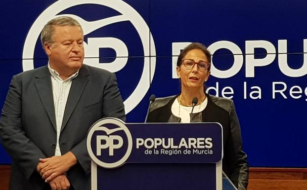 Bernabé e Isabel Borrego en su comparecencia de prensa. 