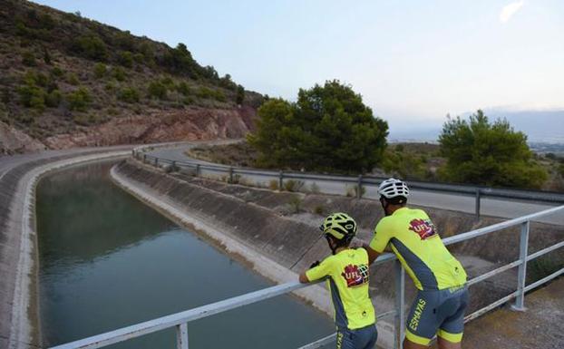 Trasvase Tajo-Segura a su paso por Sierra Espuña. 