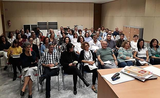 Reunión de los colaboradores que harán posible la oposición.