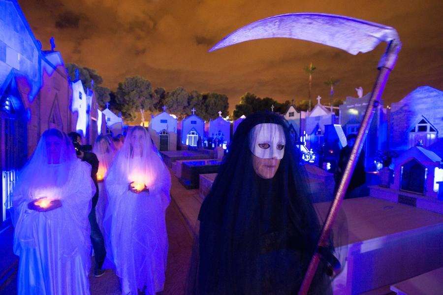 Noche para el misterio, el arte y el buen gusto en el cementerio de San Javier, que acogió por quinto año consecutivo la representación del 'Tenorio' de José Zorrilla