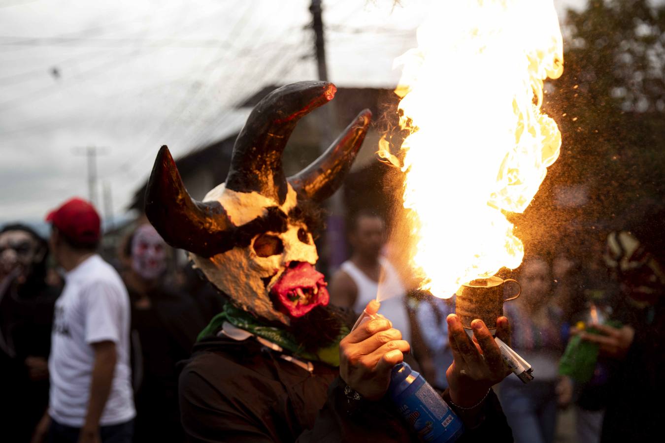 La tradicional fiesta de Los Agüizotes, un carnaval de disfraces terroríficos celebrado en Masaya (Nicaragua), se realizó este año con una disminución de participantes con motivo de las protestas al gobierno de Daniel Ortega.