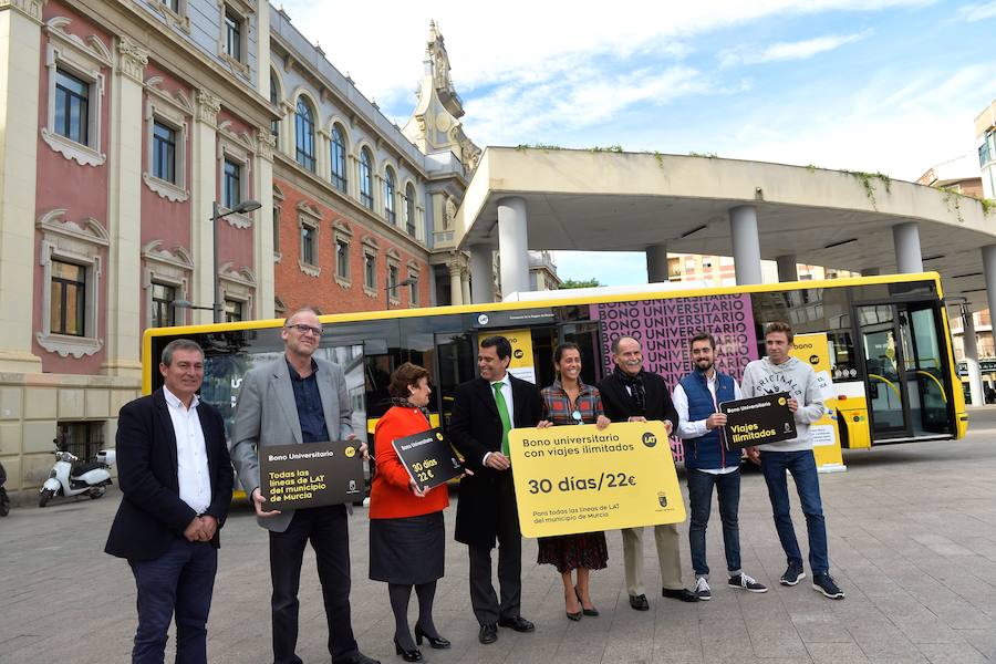 La Comunidad presenta una tarifa plana en el transporte en autobús para las universidades, que supone una rebaja del 52% del coste de los desplazamientos en las líneas urbanas de Murcia y Cartagena