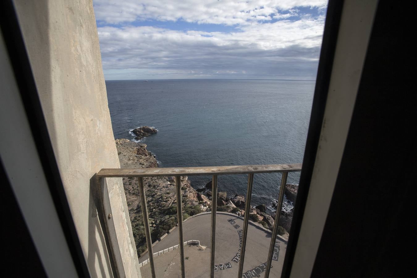 380 personas elegidas por sorteo entre las más de 3.600 solicitantes podrán disfrutar de las visitas al faro de Cabo de Palos, abierto al público por primera vez desde su inauguración en 1865.