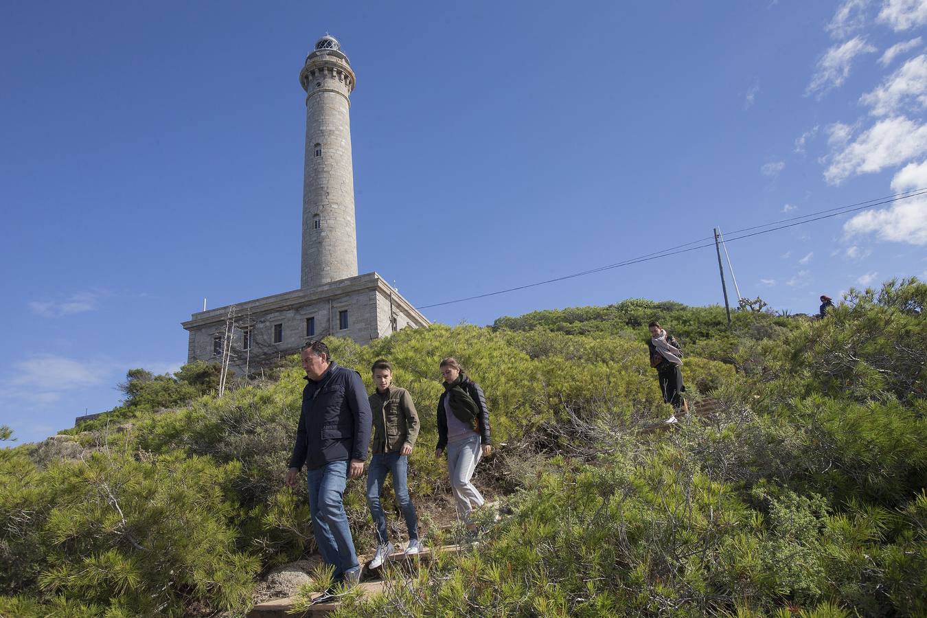 380 personas elegidas por sorteo entre las más de 3.600 solicitantes podrán disfrutar de las visitas al faro de Cabo de Palos, abierto al público por primera vez desde su inauguración en 1865.