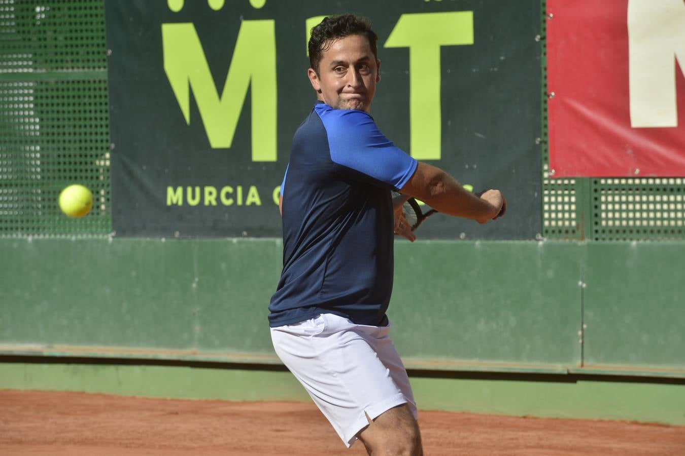 El tenista murciano logro imponerse a Álvaro López (3-6, 6-4, 6-4) en su partido de la final