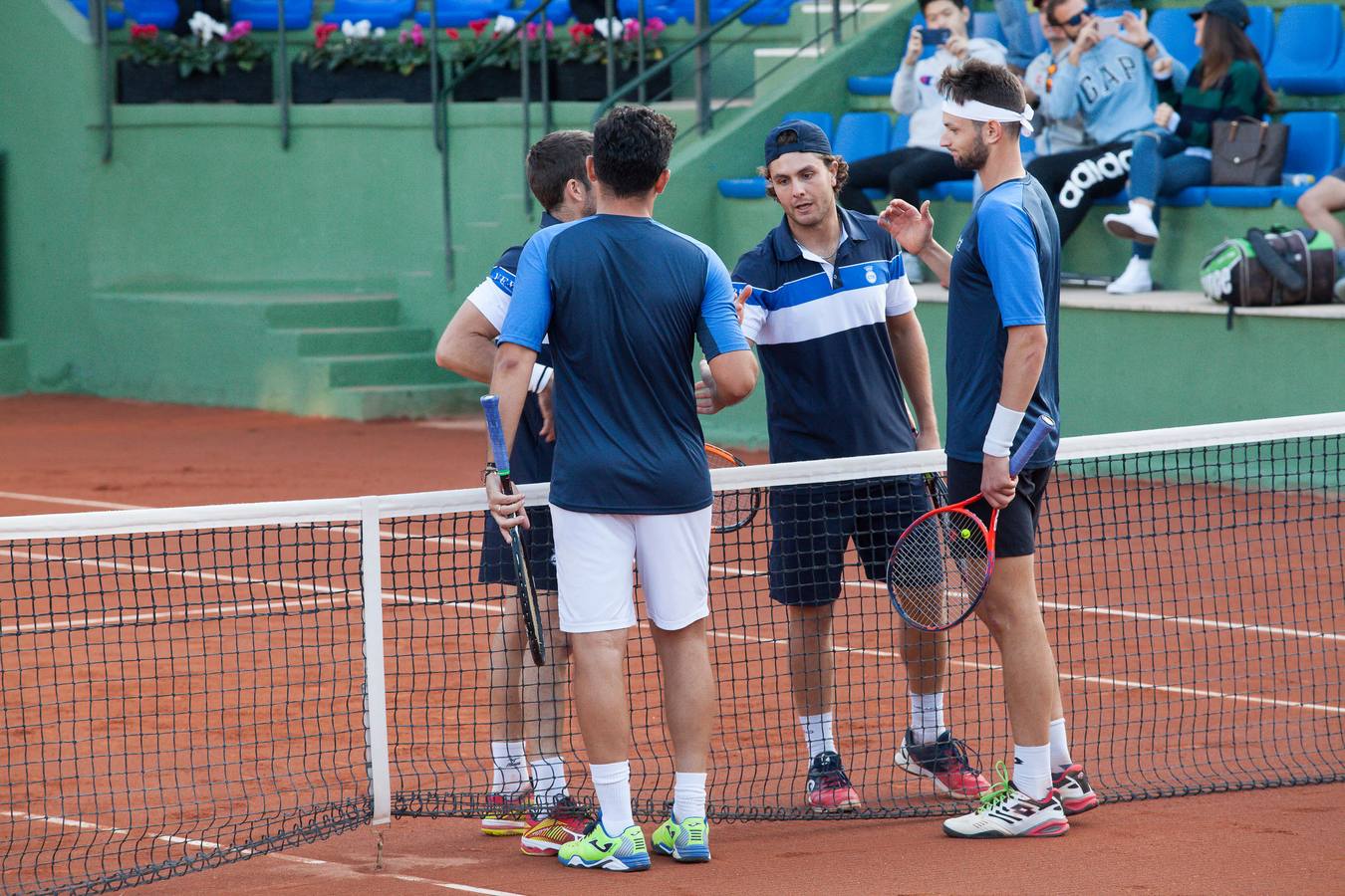 El equipo murciano se impone al Barcino por cuatro victorias a tres y logra hacer historia al conseguir por primera vez el título de campeón nacional