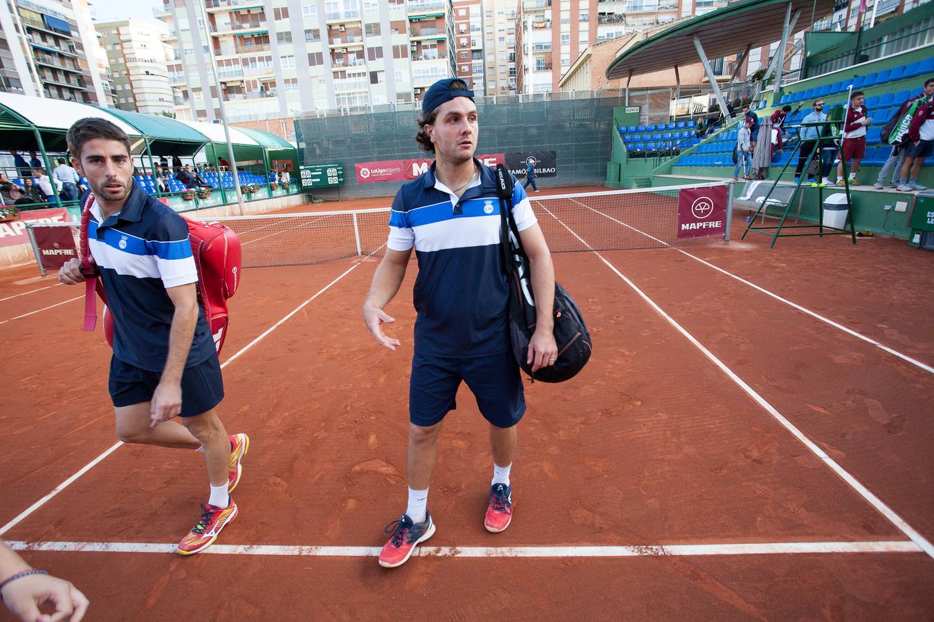 El equipo murciano se impone al Barcino por cuatro victorias a tres y logra hacer historia al conseguir por primera vez el título de campeón nacional