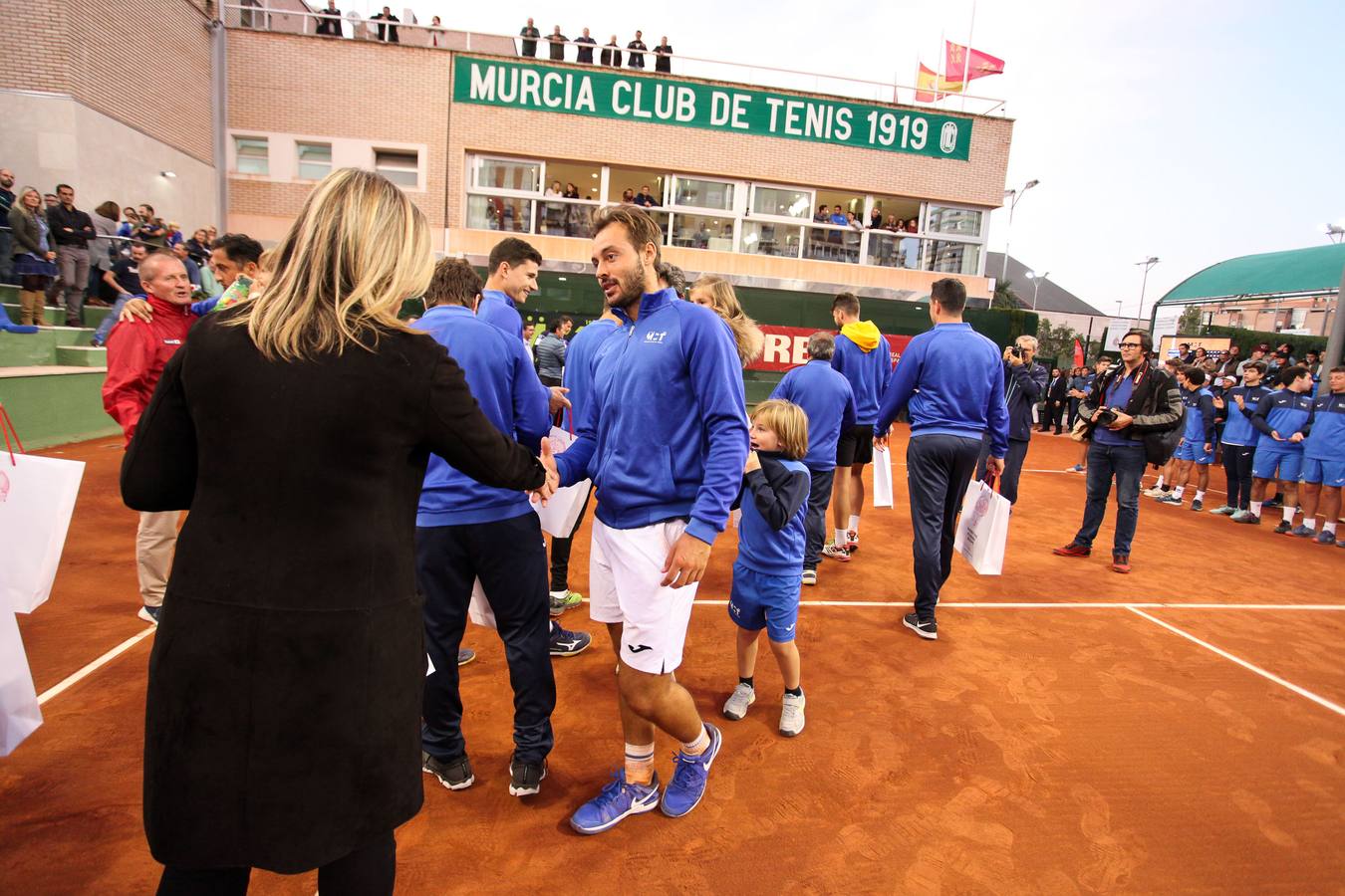 El equipo murciano se impone al Barcino por cuatro victorias a tres y logra hacer historia al conseguir por primera vez el título de campeón nacional