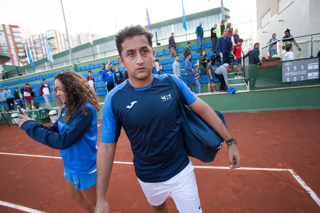 El equipo murciano se impone al Barcino por cuatro victorias a tres y logra hacer historia al conseguir por primera vez el título de campeón nacional