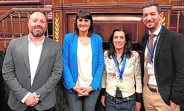 Eduardo Oliver, María González, Micaela Carvajal y Abraham Trujillo, ayer, en el Congreso. 