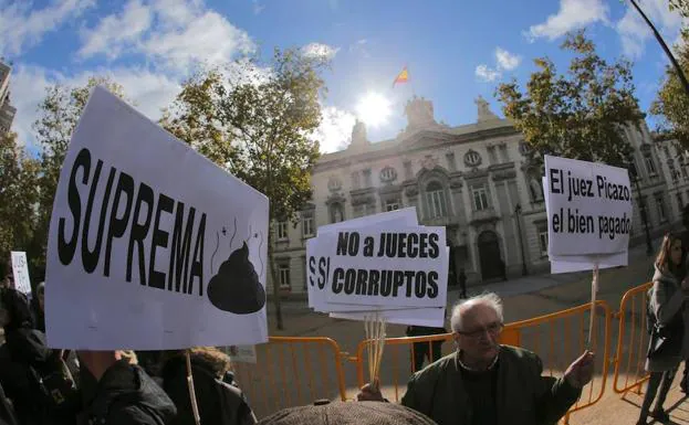 Protestas ante el Tribunal Supremo. 