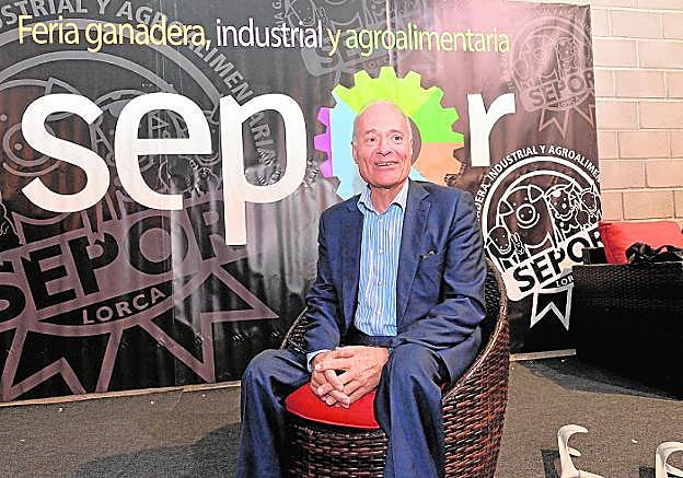 El investigador murciano José Manuel Sánchez-Vizcaíno, ayer, antes de su conferencia. 