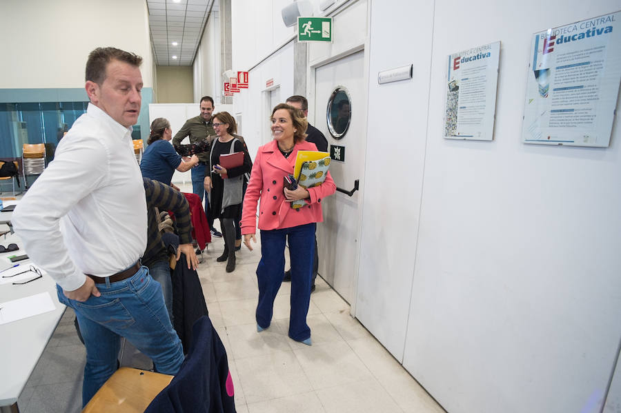 En la agrupación de este viernes se ha decidido elevar a 1.300 las plazas de maestro para el próximo año