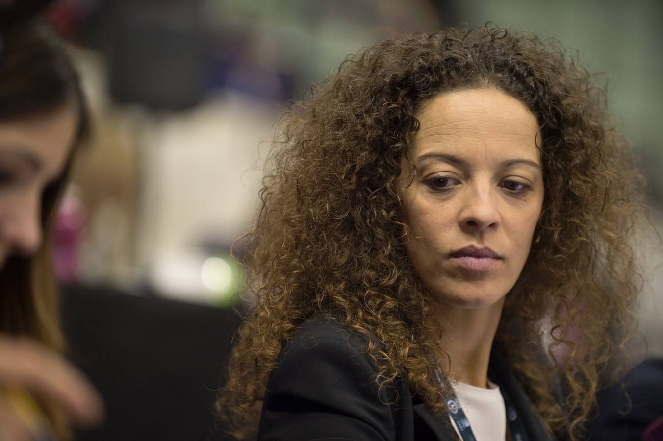 Unas quinientas gimnastas compiten en el primer día de los campeonatos, que se cierra sin ningún podio para la Región