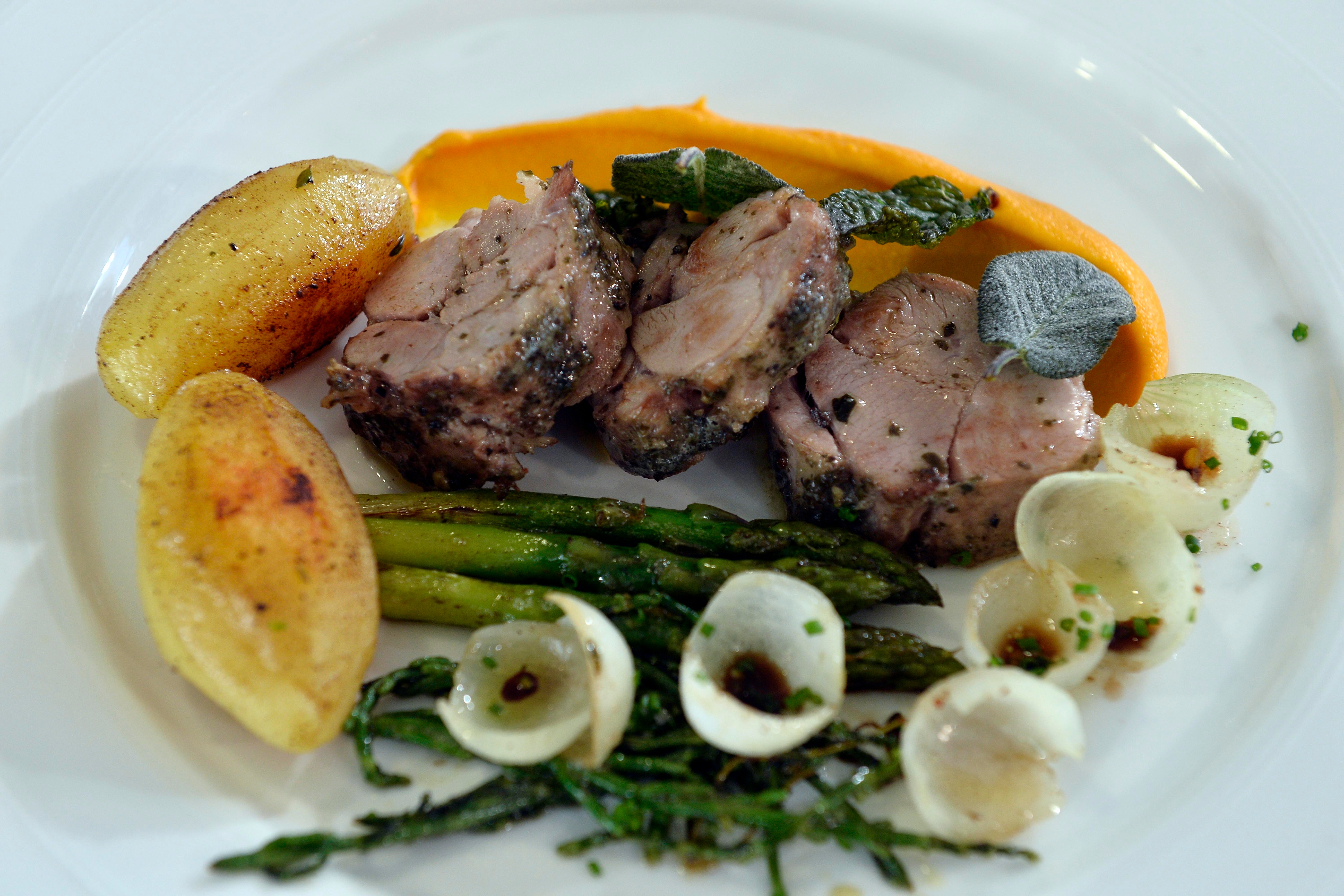 La segunda ponencia de Murcia Gastronómica corrió a cargo Francisco José Saura, Juan Antonio García y Cayetano Gómez, que presentaron un recetario de cordero segureño.