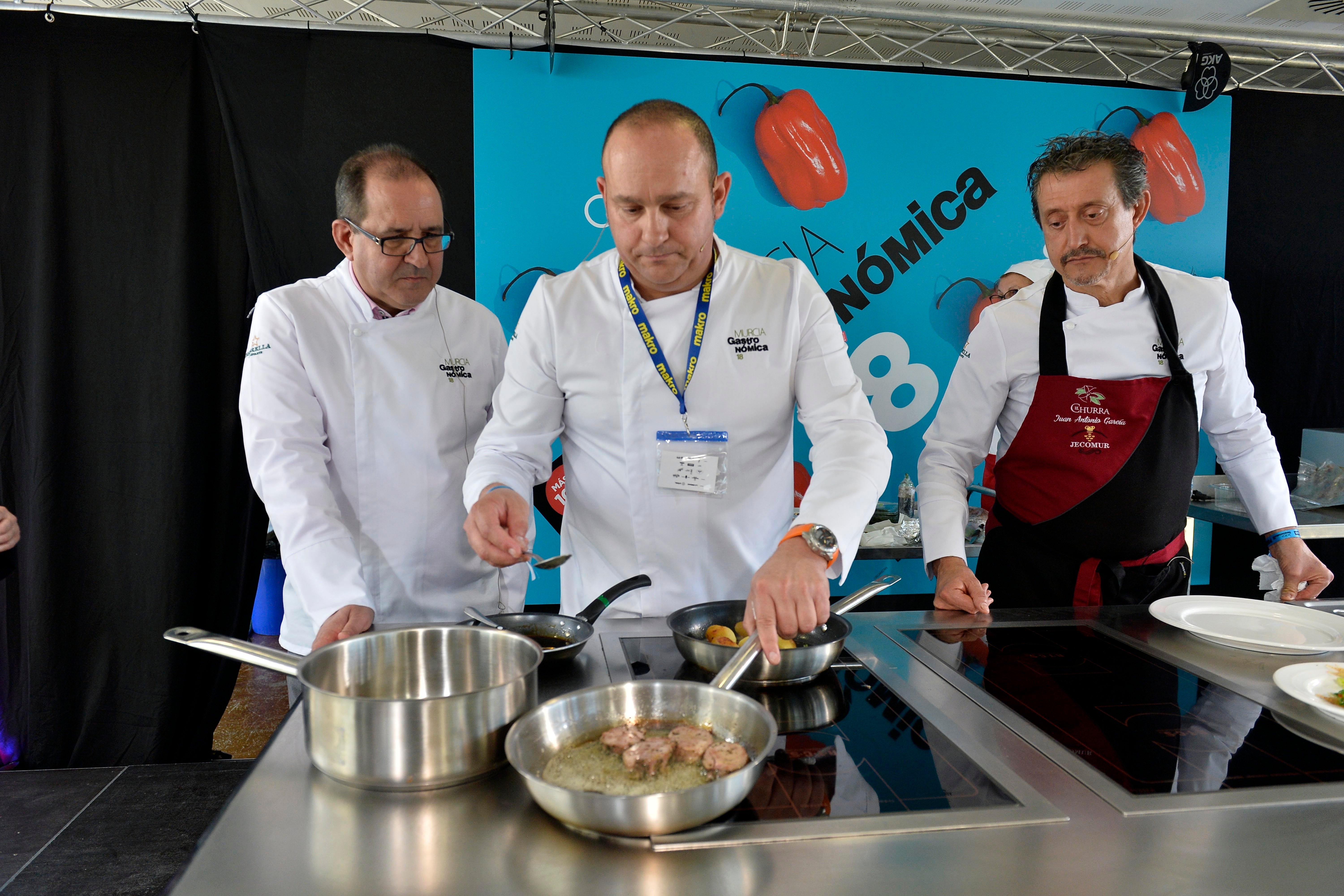 La segunda ponencia de Murcia Gastronómica corrió a cargo Francisco José Saura, Juan Antonio García y Cayetano Gómez, que presentaron un recetario de cordero segureño.