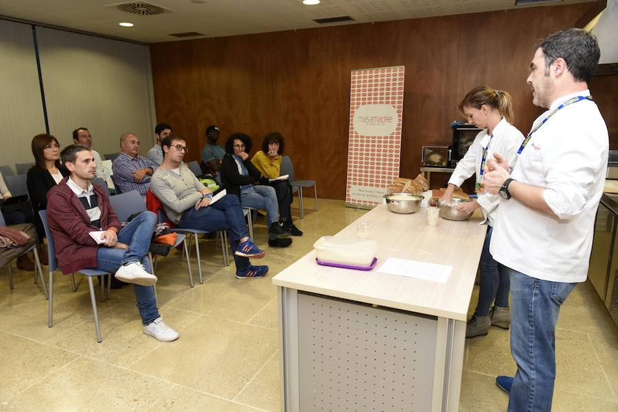 En Murcia Gastronómica también se han desvelado los secretos para conseguir un pan de masa madre con Raúl Ferre. 