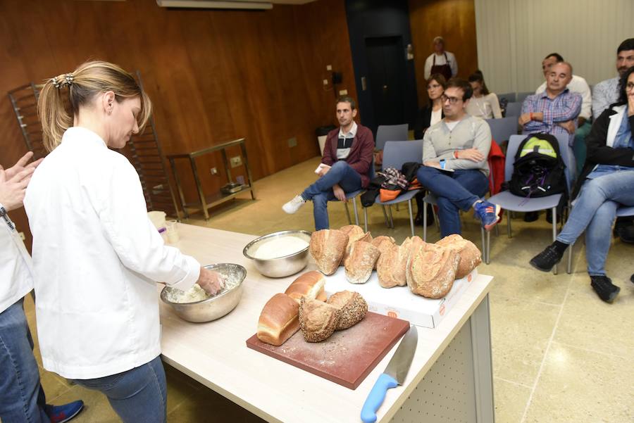 En Murcia Gastronómica también se han desvelado los secretos para conseguir un pan de masa madre con Raúl Ferre. 