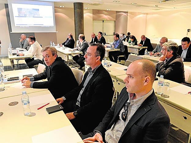 Algunos de los promotores inmobiliarios y directivos de empresas que asistieron, ayer, a la jornada informativa de Aliseda. 