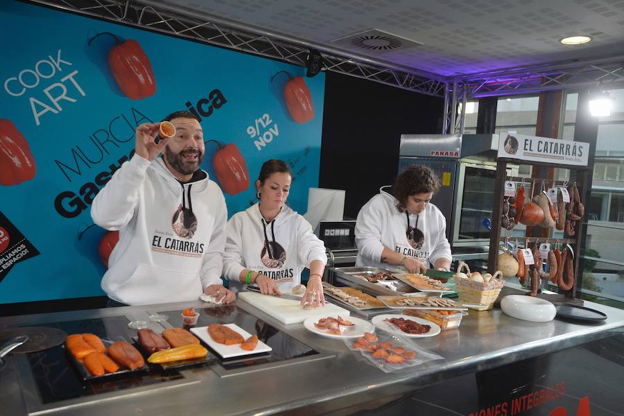 Tomás Écija trajo diferentes elaboraciones de gallina murciana en su ponencia de Murcia Gastronómica. 