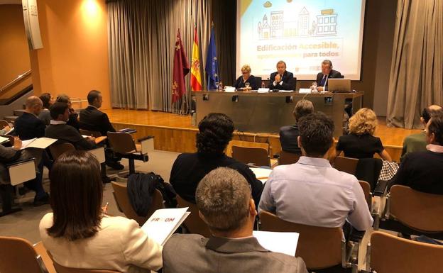 Inauguración de la jornada sobre 'Edificación accesible, oportunidades para todos'.