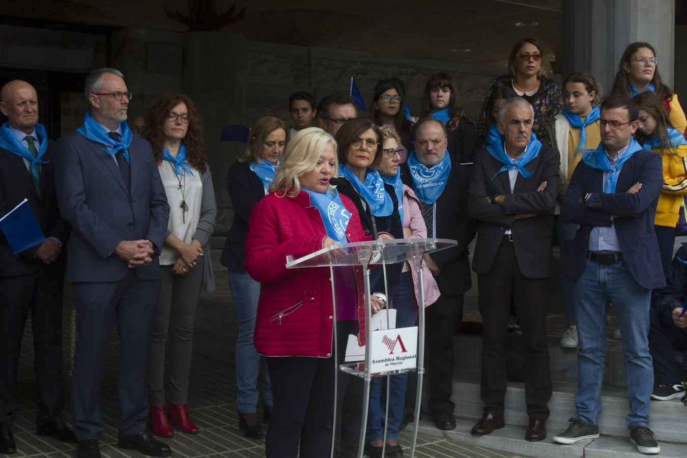 La presidenta de la Sociedad de Diabetes de Cartagena y Comarca (Sodicar), María Dolores García, reclamó mejoras en la formación y la atención de los diabéticos durante la lectura del manifiesto realizado ayer ante la Asamblea Regional con motivo del Día Mundial de la Diabetes.