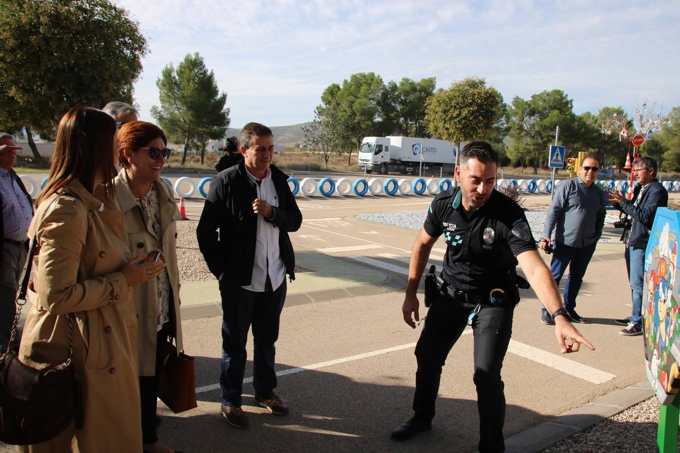 Un policía local de Jumilla logra patrocinadores para financiar el videoclip de un rapero para una campaña de tráfico con 2.600 escolares