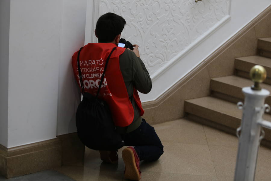 Unos cien fotógrafos participan en este concurso, organizado por 'La Verdad'