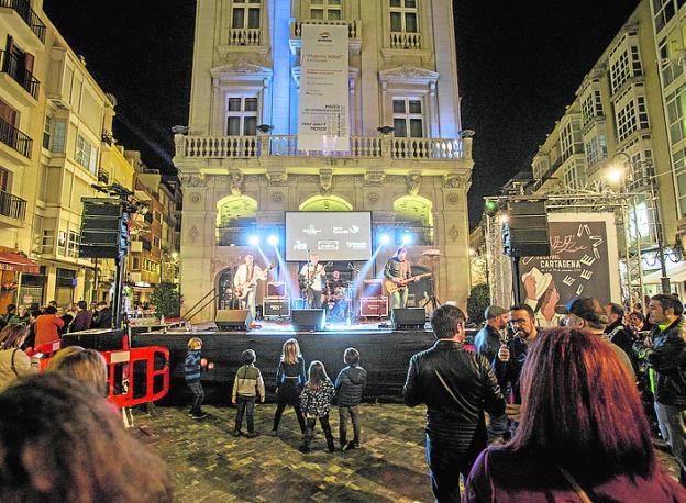 Concierto del Festival de Cine, en la plaza del Icue.